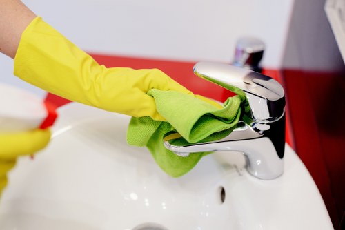 Professional end of tenancy cleaning in an E15 apartment