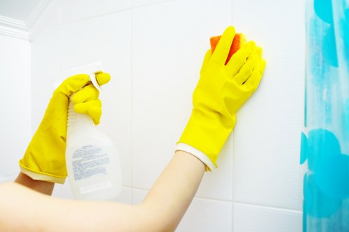 Kitchen deep cleaning during a tenancy handover in E15